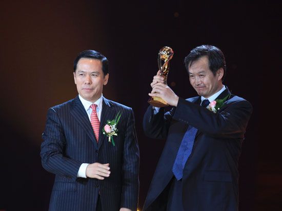 黄鸣荣膺2010中国年度经济人物创新奖